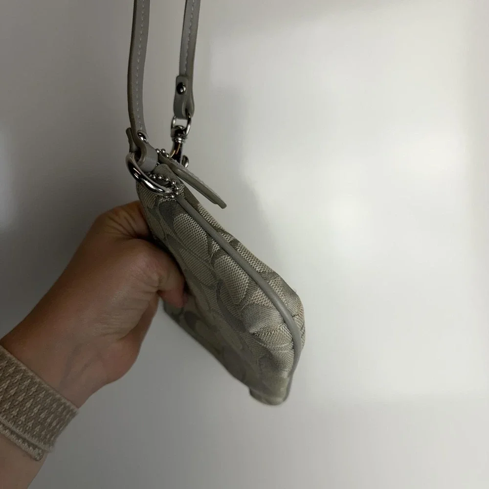 Coach Wristlet Clutch Bag Womens Small Gray Signature Jacquard Canvas Zip Strap